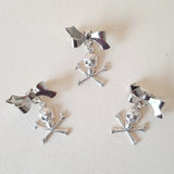 Skully Brooch - Bonny Anne & Calico Mary Style - More Colours! - Bow & Crossbones LTD