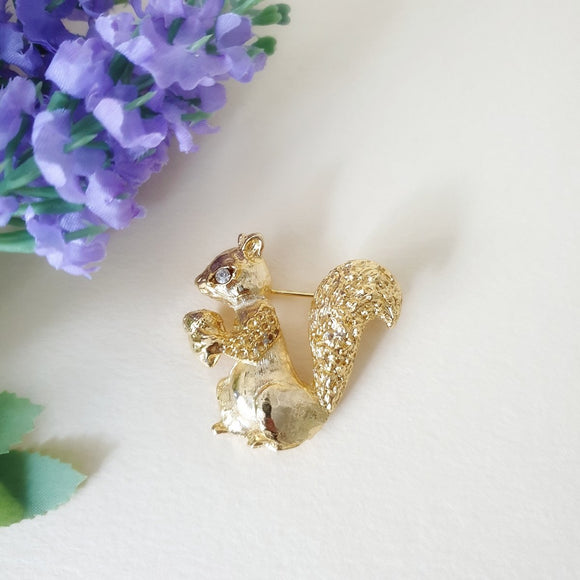 True Vintage Squirrel Brooch - Bow & Crossbones LTD